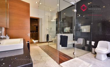 Casa en Venta de Lujo en Puerta de Hierro con Elevador y Cine