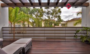 Casa en Venta de Lujo en Puerta de Hierro con Elevador y Cine