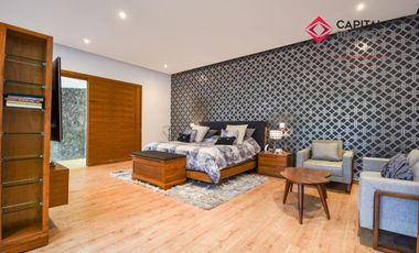 Casa en Venta de Lujo en Puerta de Hierro con Elevador y Cine