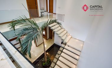 Casa en Venta de Lujo en Puerta de Hierro con Elevador y Cine