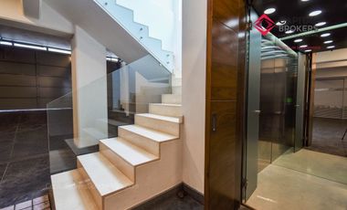 Casa en Venta de Lujo en Puerta de Hierro con Elevador y Cine