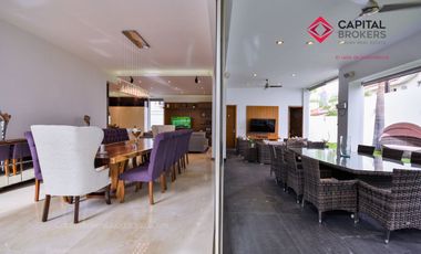 Casa en Venta de Lujo en Puerta de Hierro con Elevador y Cine