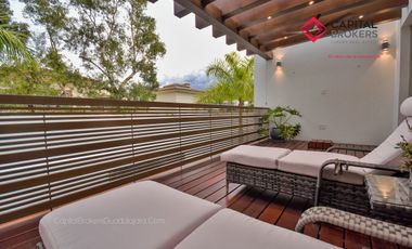 Casa en Venta de Lujo en Puerta de Hierro con Elevador y Cine