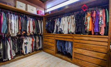 Casa en Venta de Lujo en Puerta de Hierro con Elevador y Cine
