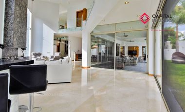 Casa en Venta de Lujo en Puerta de Hierro con Elevador y Cine