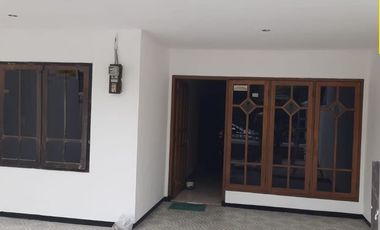 Dijual & Disewakan Rumah 1,5 Lantai di Ngagel Wasana, Surabaya