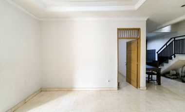 Rumah LT 184 SHM 7 Menit ke Kebayoran Park Mall Siap KPR  J-42274