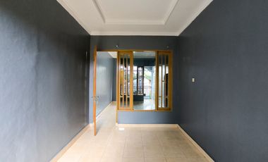 Rumah LT 184 SHM 7 Menit ke Kebayoran Park Mall Siap KPR  J-42274