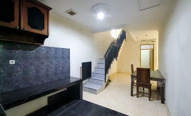 Rumah LT 184 SHM 7 Menit ke Kebayoran Park Mall Siap KPR  J-42274