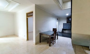 Rumah LT 184 SHM 7 Menit ke Kebayoran Park Mall Siap KPR  J-42274