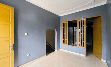 Rumah LT 184 SHM 7 Menit ke Kebayoran Park Mall Siap KPR  J-42274