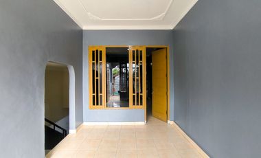 Rumah LT 184 SHM 7 Menit ke Kebayoran Park Mall Siap KPR  J-42274