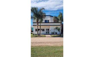 Vendo Gimnasio con Departamento, en Caseros Entre Ríos.