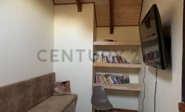 Moderna casa en la Puntilla con vista al lago