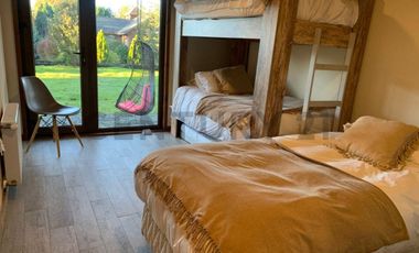 Moderna casa en la Puntilla con vista al lago