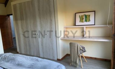 Moderna casa en la Puntilla con vista al lago