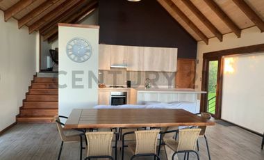 Moderna casa en la Puntilla con vista al lago