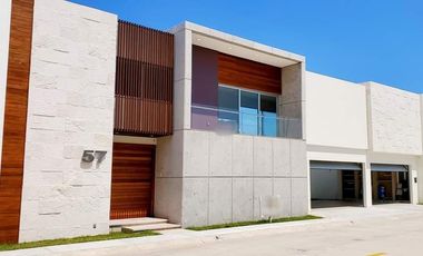 CASA EN VENTA CON ALBERCA Y RECAMARA EN P.B. FRACC. PALMAS GREEN MEDELLIN,VER.