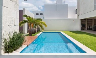 CASA EN VENTA CON ALBERCA Y RECAMARA EN P.B. FRACC. PALMAS GREEN MEDELLIN,VER.