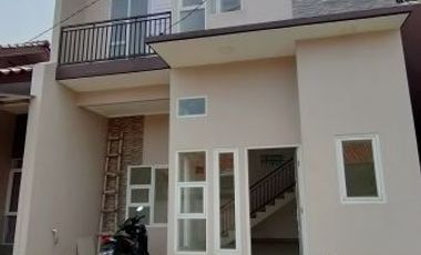 Rumah baru minimalis 2 lantai dalam cluster di Pondok Cabe