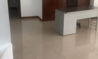 oficina en arriendo/venta en pinares. Cod A5710