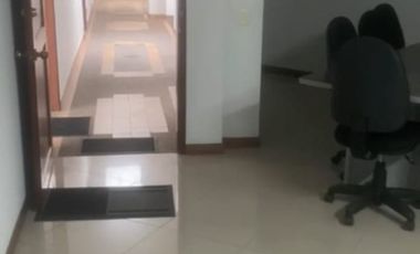 oficina en arriendo/venta en pinares. Cod A5710