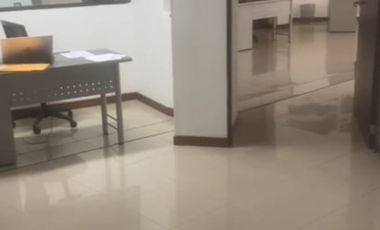 oficina en arriendo/venta en pinares. Cod A5710