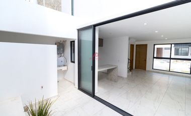 CASA EN VENTA EN MARIANO OTERO, ZAPOPAN, JAL.