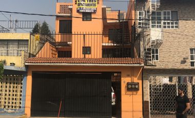 CASA  con 3 Departamentos