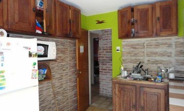 VENTA DE CASA 4 AMBIENTES CON PILETA - SOBRE AVENIDA RAMON SANTAMARINA - MONTE GRANDE