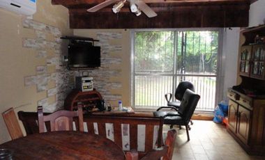 VENTA DE CASA 4 AMBIENTES CON PILETA - SOBRE AVENIDA RAMON SANTAMARINA - MONTE GRANDE