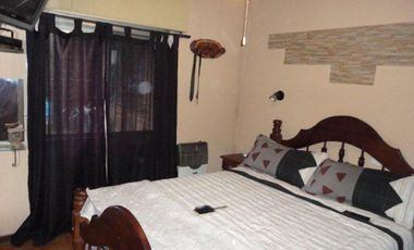 VENTA DE CASA 4 AMBIENTES CON PILETA - SOBRE AVENIDA RAMON SANTAMARINA - MONTE GRANDE
