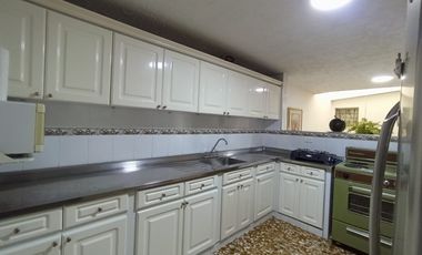 casa en venta en las mercedes. Cod V121240