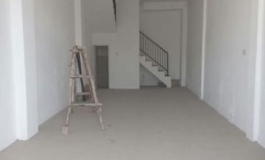 Ruko Gunung Anyar Tambak, Strategis