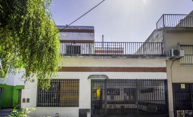Casa de 5 ambientes en Venta -Zona Residencial Liniers -