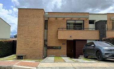 casa en venta en cajicá. Cod V8408334