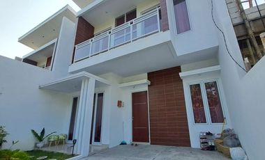 RUMAH MURAH 2 LANTAI BISA KPR 8 MENIT KE TERMINAL JOMBOR