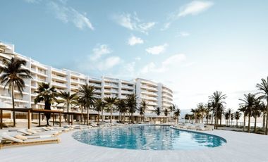 Condo con terraza que tiene vista al mar, cuatro recamaras, alberca, pre-venta,