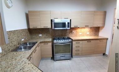 VENTA  PH EMBASSY VILLAGE ALBROOK