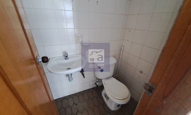 COD. 1804 - SE ARRIENDA LOCAL - BARRIO: CENTRO