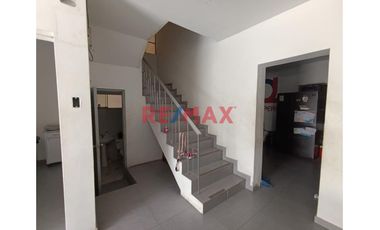 🏡 **VENTA DE CASA URBANA EN PIURA** 🏡

¿Buscas un nuevo hogar en una ubicación ideal? ¡Esta es tu oportunidad! Presentamos una hermosa y espaciosa c
