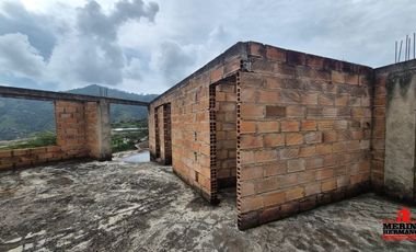 casa en venta en urbano. Cod V6534
