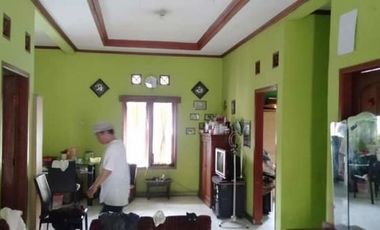 Rumah dan Kolam Ikan Sayap Citeureup Cimahi
