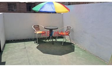 LINDA CASITA AMOBLADA IDEAL PARA FAMILIAS O PAREJAS QUE BUSCAN UN LUGAR CÓMODO Y ACOGEDOR EN UNA UBICACIÓN CONVENIENTE.
LA URBANIZACIÓN CUENTA CON ÁR