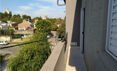 3 AMB. CON BALCON. ZONA FAC. DCHO. CIUDAD DE SANTA FE
