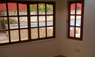 Venta. Villa de Mayo, sobre calle Cerviño. Casa en PH al fondo