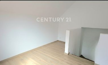 Rumah 3 Lantai Semi Furnish Di Wisteria Cakung Jakarta Timur