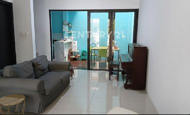 Rumah 3 Lantai Semi Furnish Di Wisteria Cakung Jakarta Timur