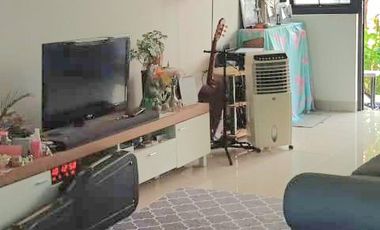 Rumah 3 Lantai Semi Furnish Di Wisteria Cakung Jakarta Timur