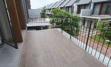 Rumah 3 Lantai Semi Furnish Di Wisteria Cakung Jakarta Timur